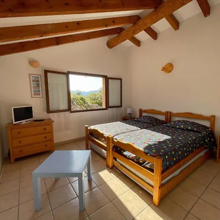 Maison A Deux Pas De La Avec Grande Terrasse Et 6 Couchages A Porto-vecchio - Fr-1-62-148 * Porto-Vecchio (Corsica)
